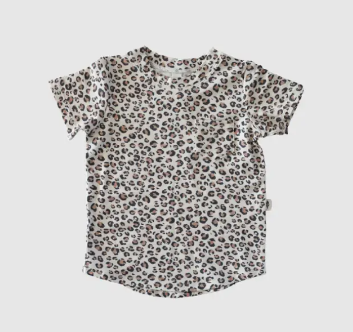 Pocket Tee in Cheetah in Charcoal
